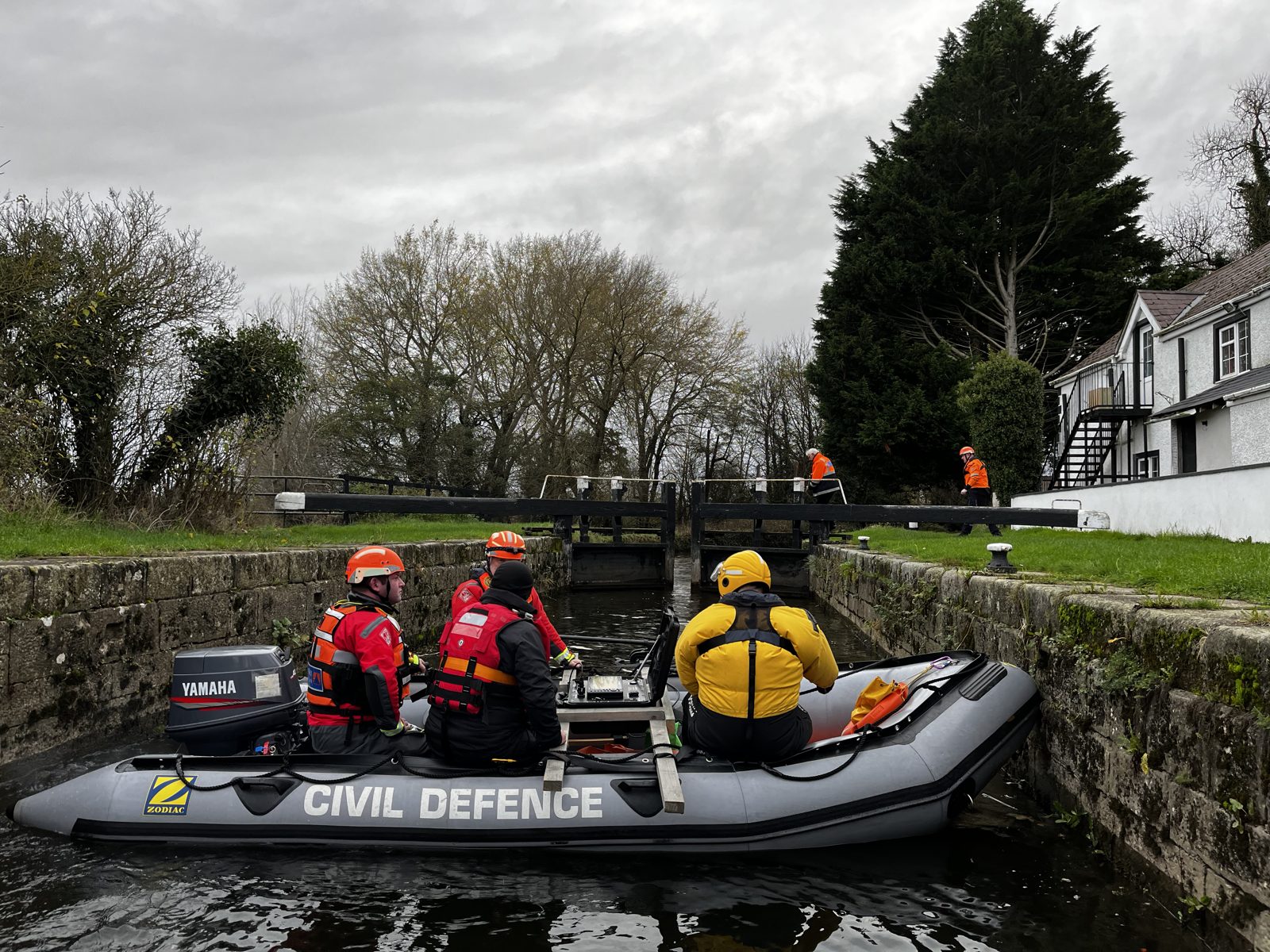 Search team training on inland waterways